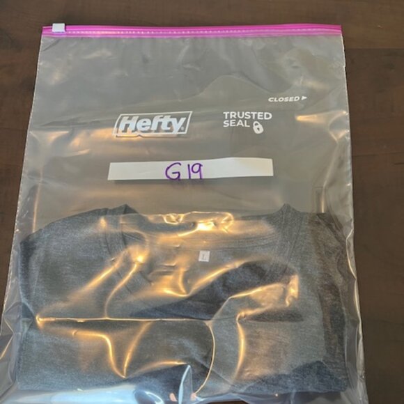 NWOT Ladies T-shirt Sign Language "Be Kind".  Gray. Size Large.  ASL - Picture 6 of 6